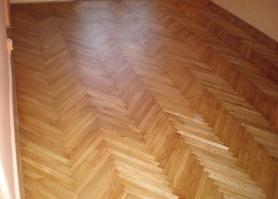 Broušení dřevěné podlahy 20 m2